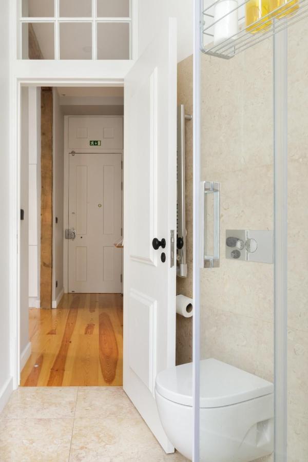ליסבון Update Urban Chic Flat In 19Th Century Building 2 Bedrooms & 2 Bathrooms & Ac Central Alfama District מראה חיצוני תמונה