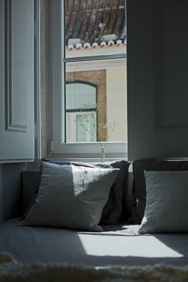 ליסבון Update Urban Chic Flat In 19Th Century Building 2 Bedrooms & 2 Bathrooms & Ac Central Alfama District מראה חיצוני תמונה