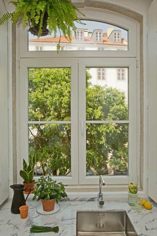 ליסבון Update Urban Chic Flat In 19Th Century Building 2 Bedrooms & 2 Bathrooms & Ac Central Alfama District מראה חיצוני תמונה